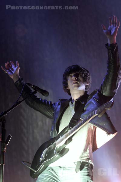 ARCTIC MONKEYS - 2011-07-03 - BELFORT - Presqu'ile du Malsaucy - 